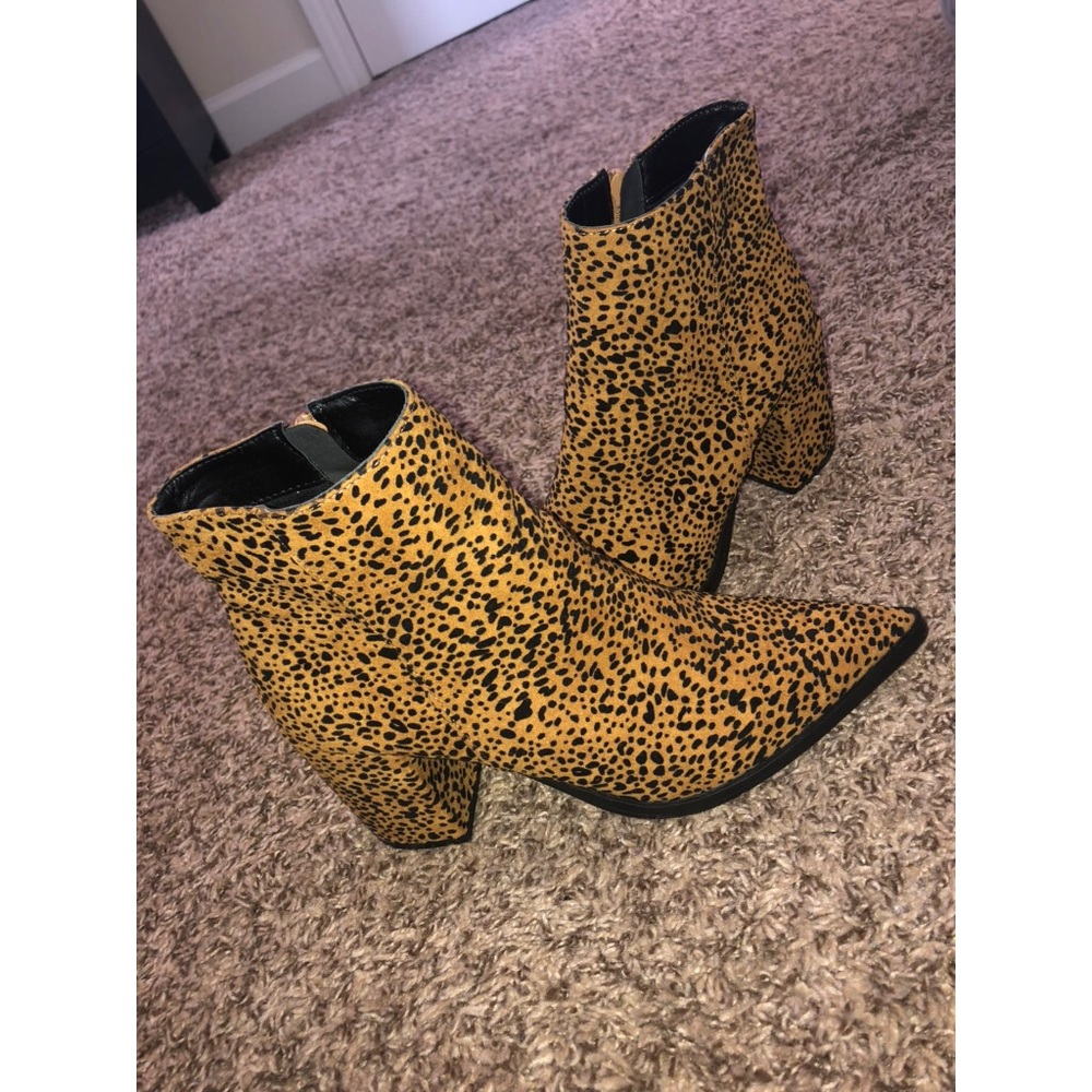 Pointed toe cheetah booties size 6.5